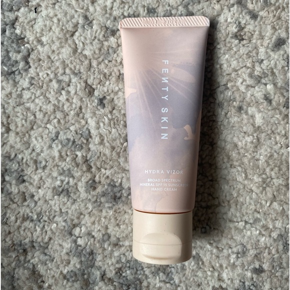 FENTY BEAUTY HYDRA VIZOR BROAD SPECTRUM MINERAL SPF 15 SUNSCREEN HAND CREAM - Picture 8 of 8